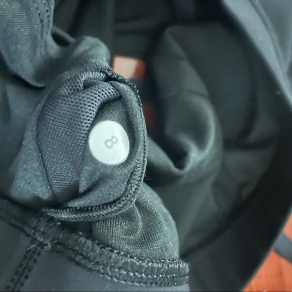 Lululemon Energy Sports Bra, black, size 8 - Picture 3 of 3
